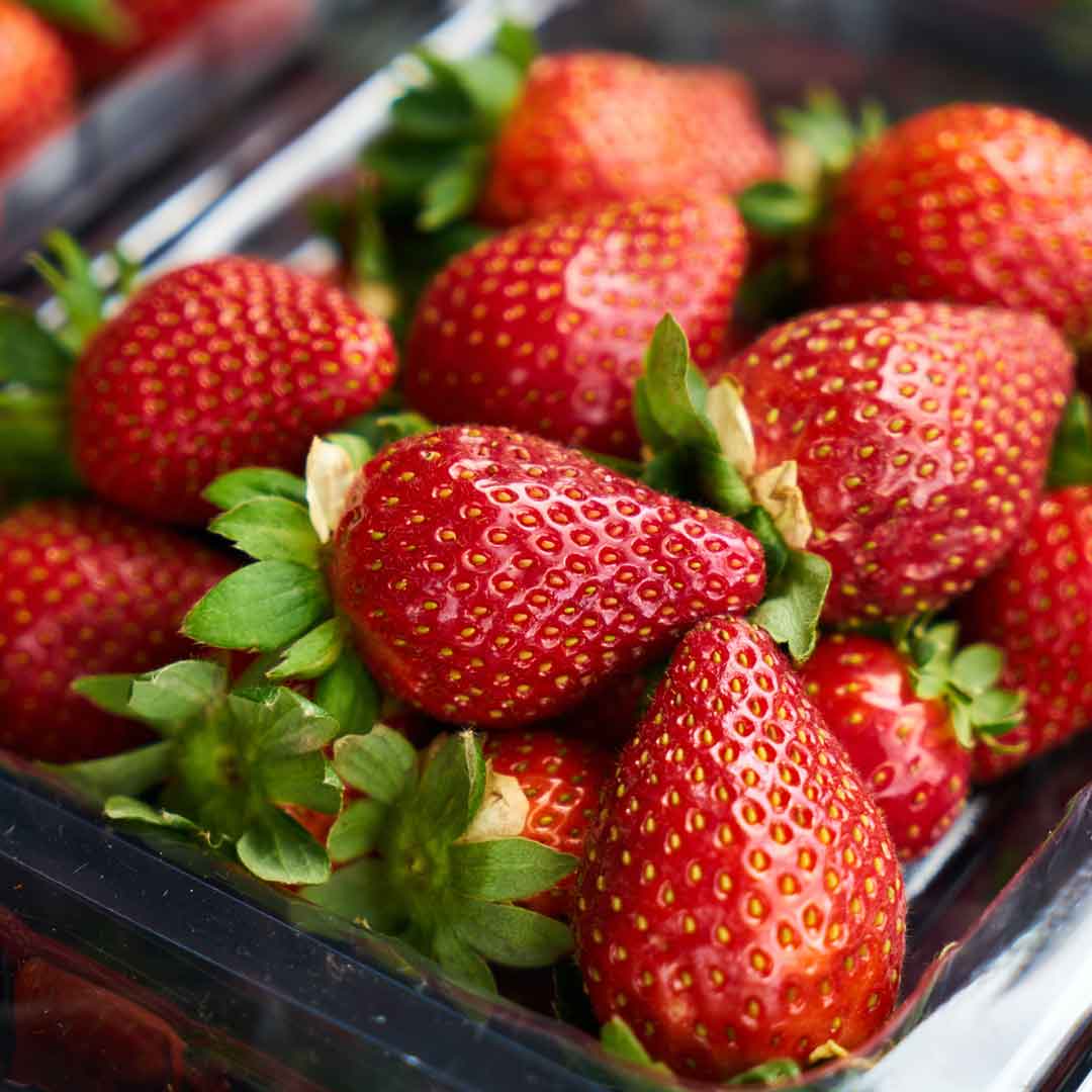 Certified Organic Strawberries (1lb) - Lifestyle Markets
