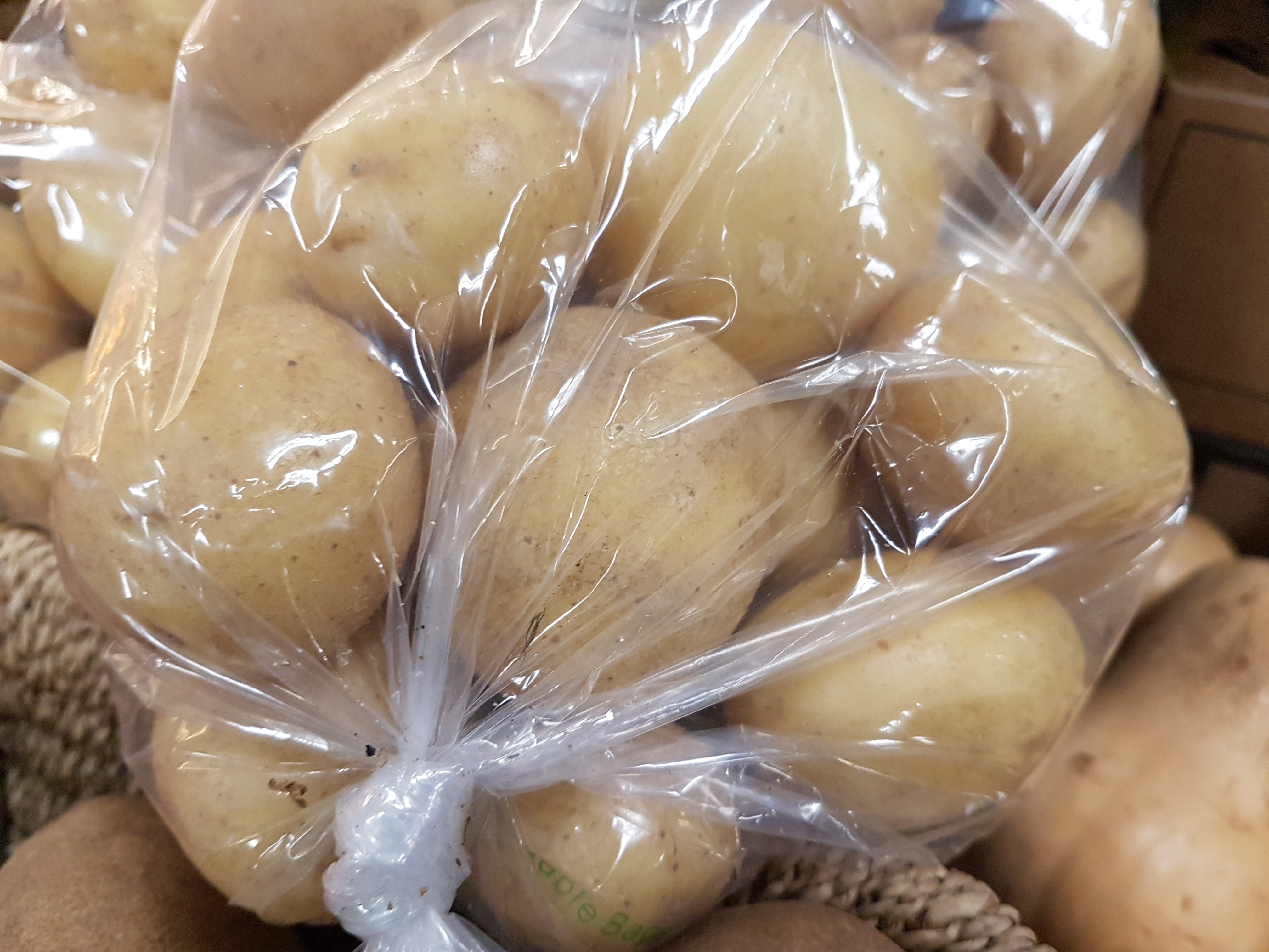 Organic Yellow/White/Red Nugget Potatoes (per kg) - Lifestyle Markets