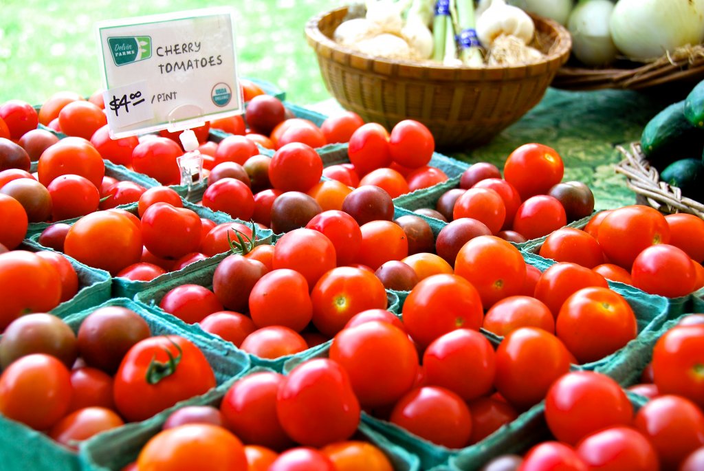 Cherry Plum Tomatoes - Pint (Each) - Lifestyle Markets